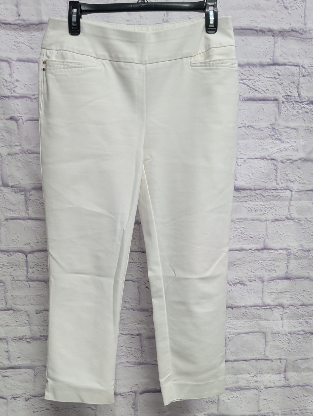 Chico's Fabulously Slimming White Flat Front Capri Pants - Size 4 (Chicos 0)